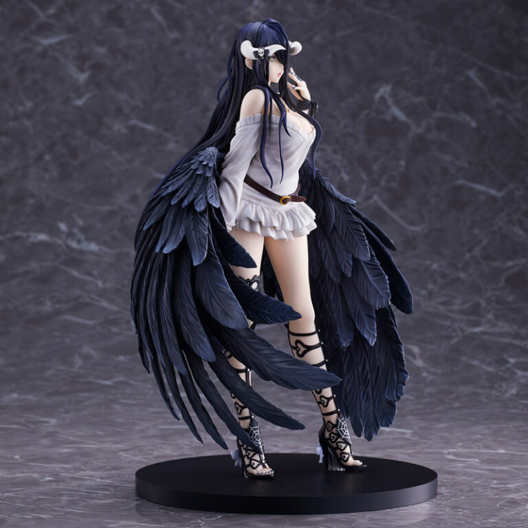 crunchyroll albedo figure