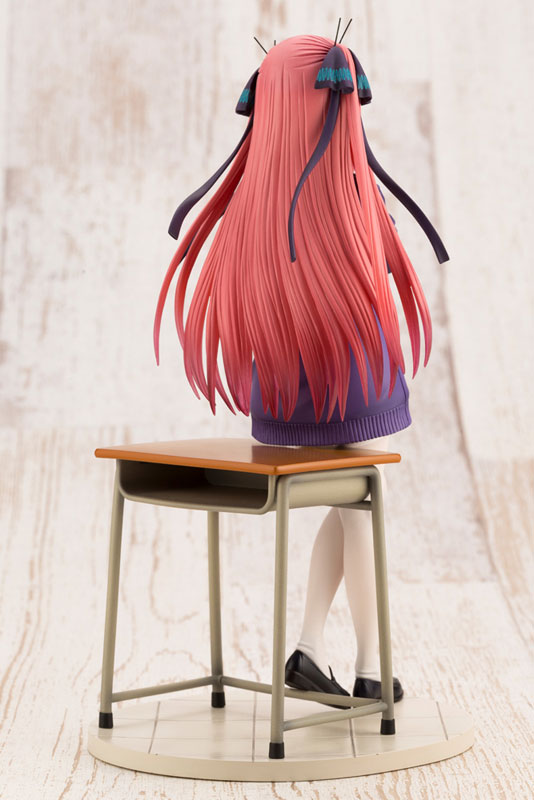 The Quintessential Quintuplets – Nino Nakano 1/8 Scale Figure