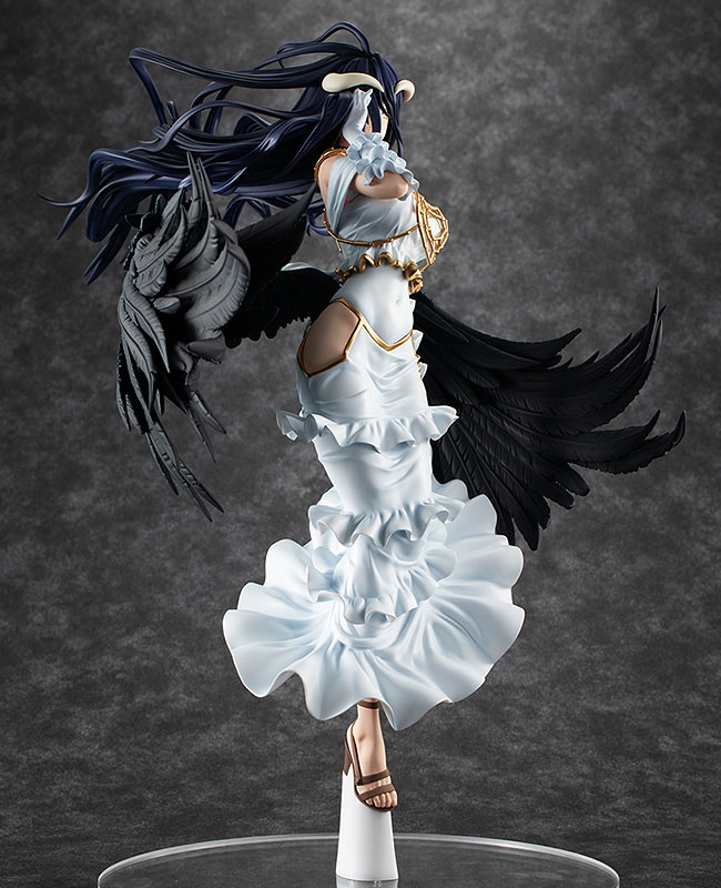 crunchyroll albedo figure